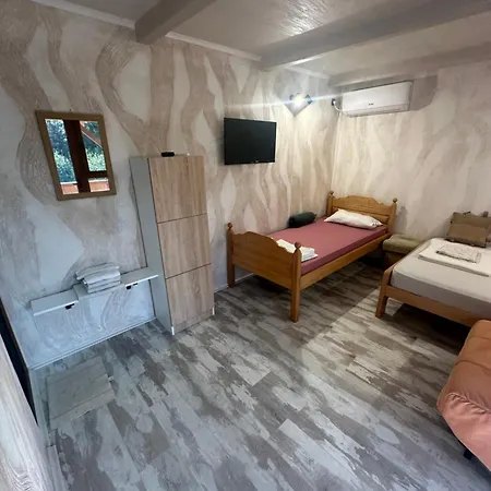 Mila , Nova Drvena Kucica Сasa de vacaciones