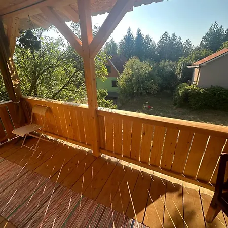 Mila , Nova Drvena Kucica Vrdnik